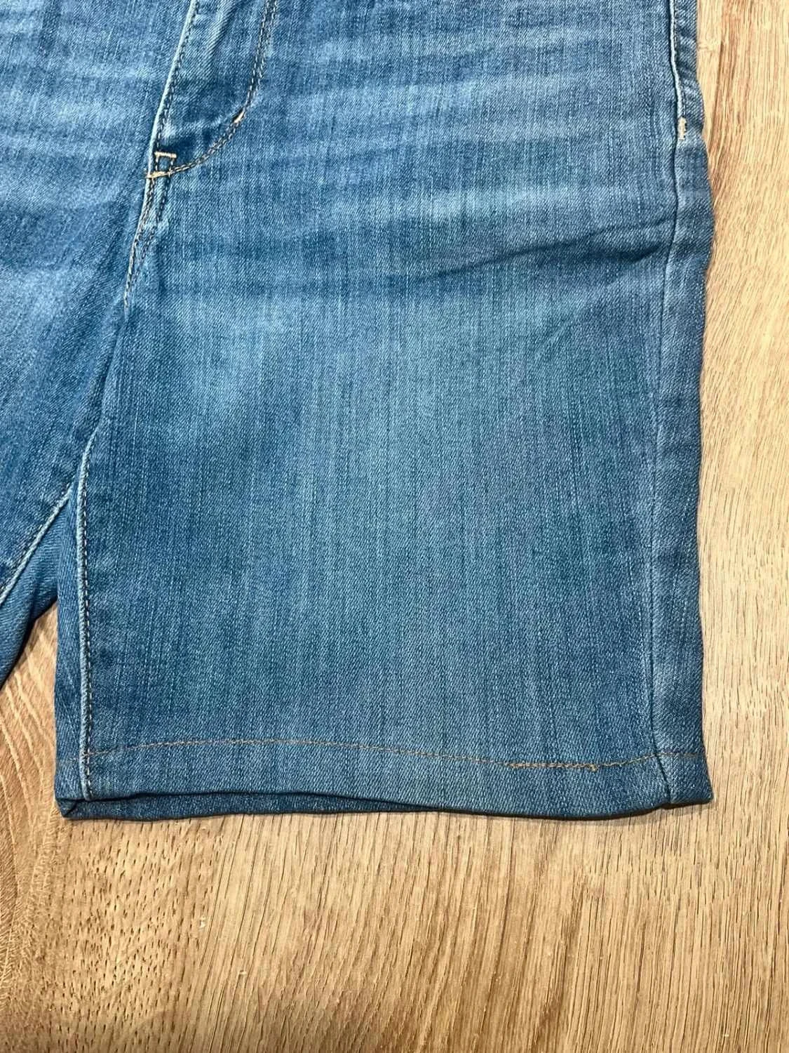 Short Levi's Mid Rise Capri Taille 6 W28 Vintage Bleu Slv 024 – photo 3